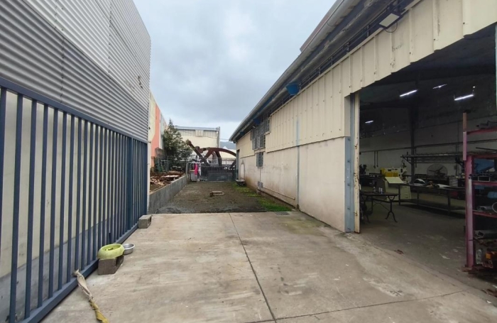 Location Local commercial 97490